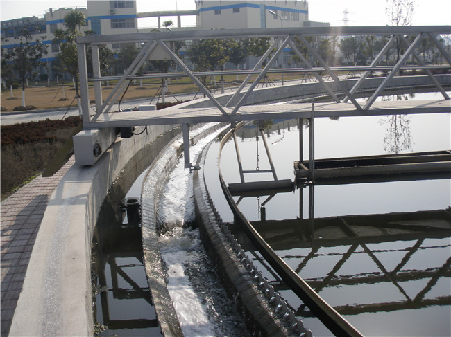 半橋式周邊傳動吸泥機 半橋式周邊傳動吸泥機